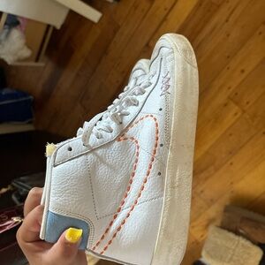 White Nike blazers . Size 8.5 excellent condition